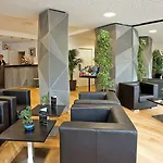 Logis L'embarcadere Hotel