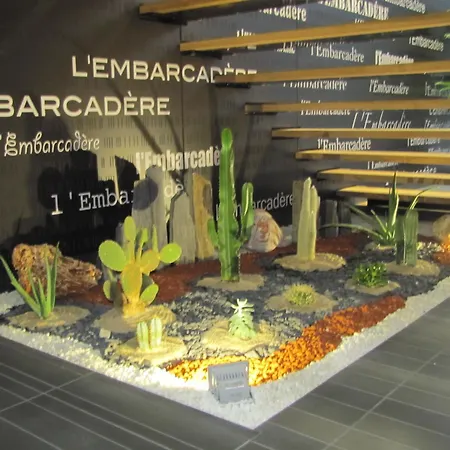 ホテル Logis L'embarcadere ナンテュア