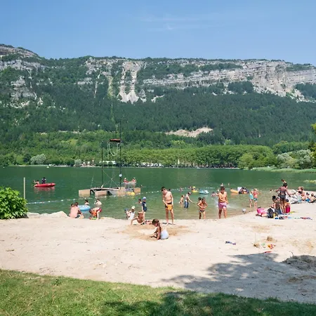 Hotel Logis L'embarcadere Nantua