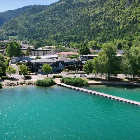 Hotel Logis L'embarcadere 3*