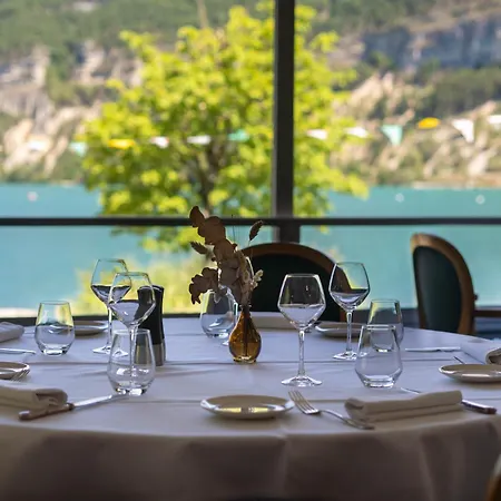 Logis L'embarcadere Hotel 3*