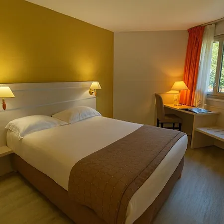 Hotel Logis L'embarcadere Nantua