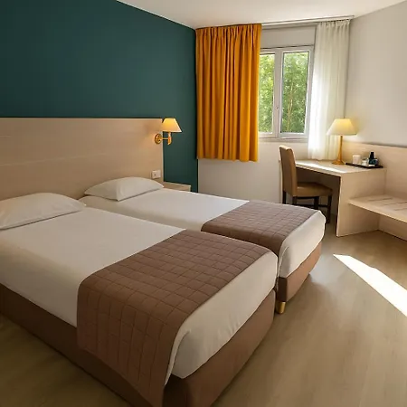 ホテル Logis L'embarcadere 3*