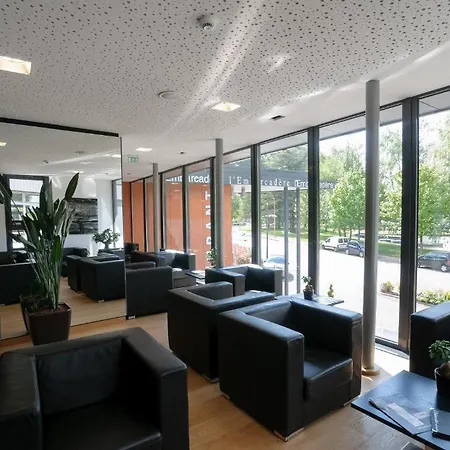 Logis L'embarcadere Hotel