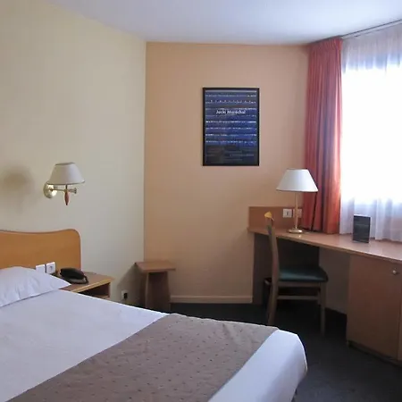 Logis L'embarcadere 楠蒂阿